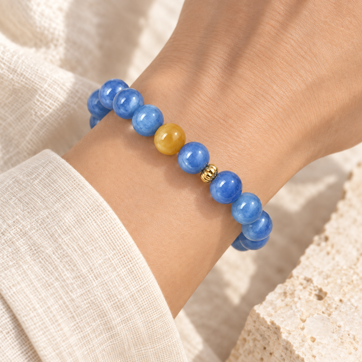 Calvielle worn effect v3 | horizon-bracelet